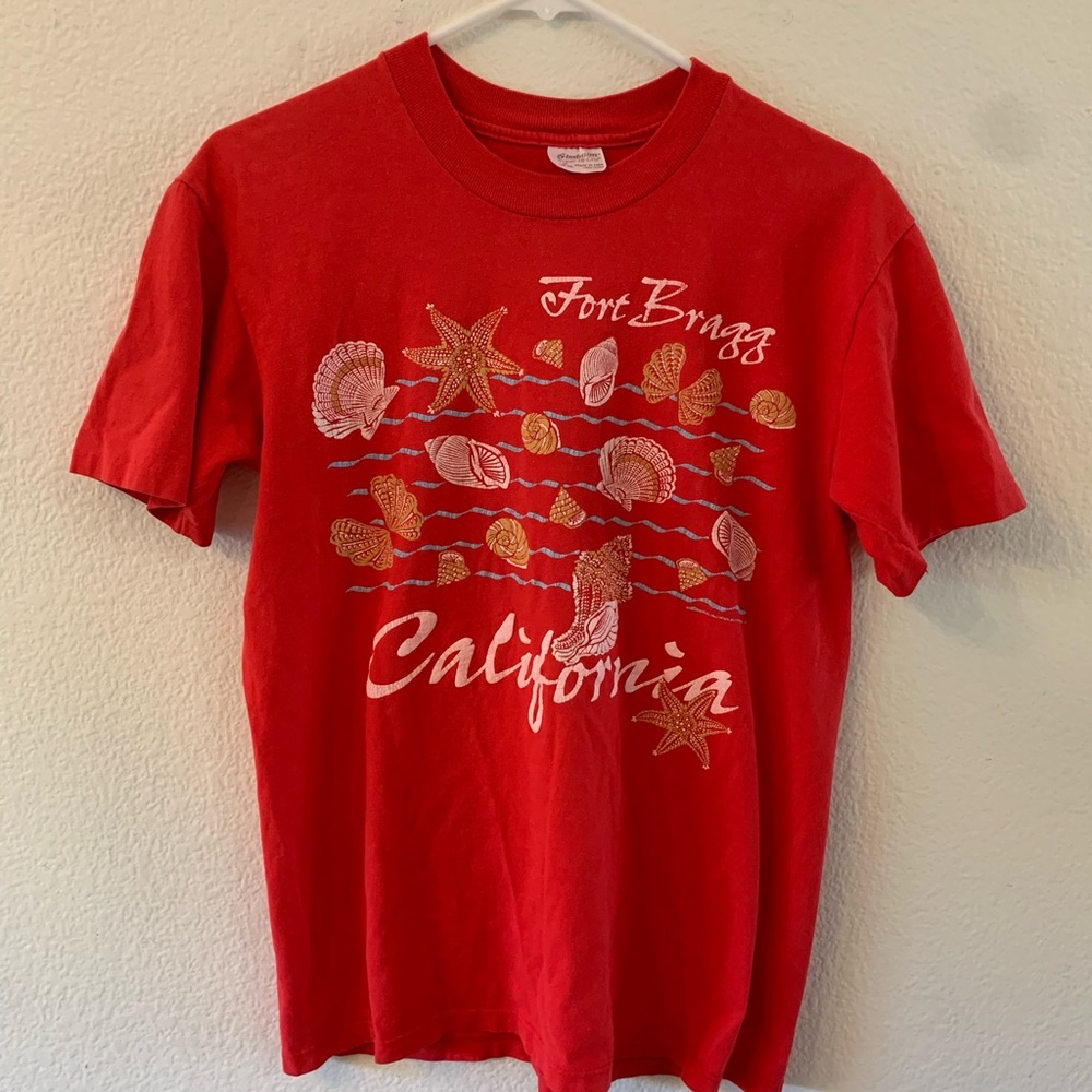 Vintage Fort Bragg California Seashell Puffy Paint T-Shirt Size M USA Made